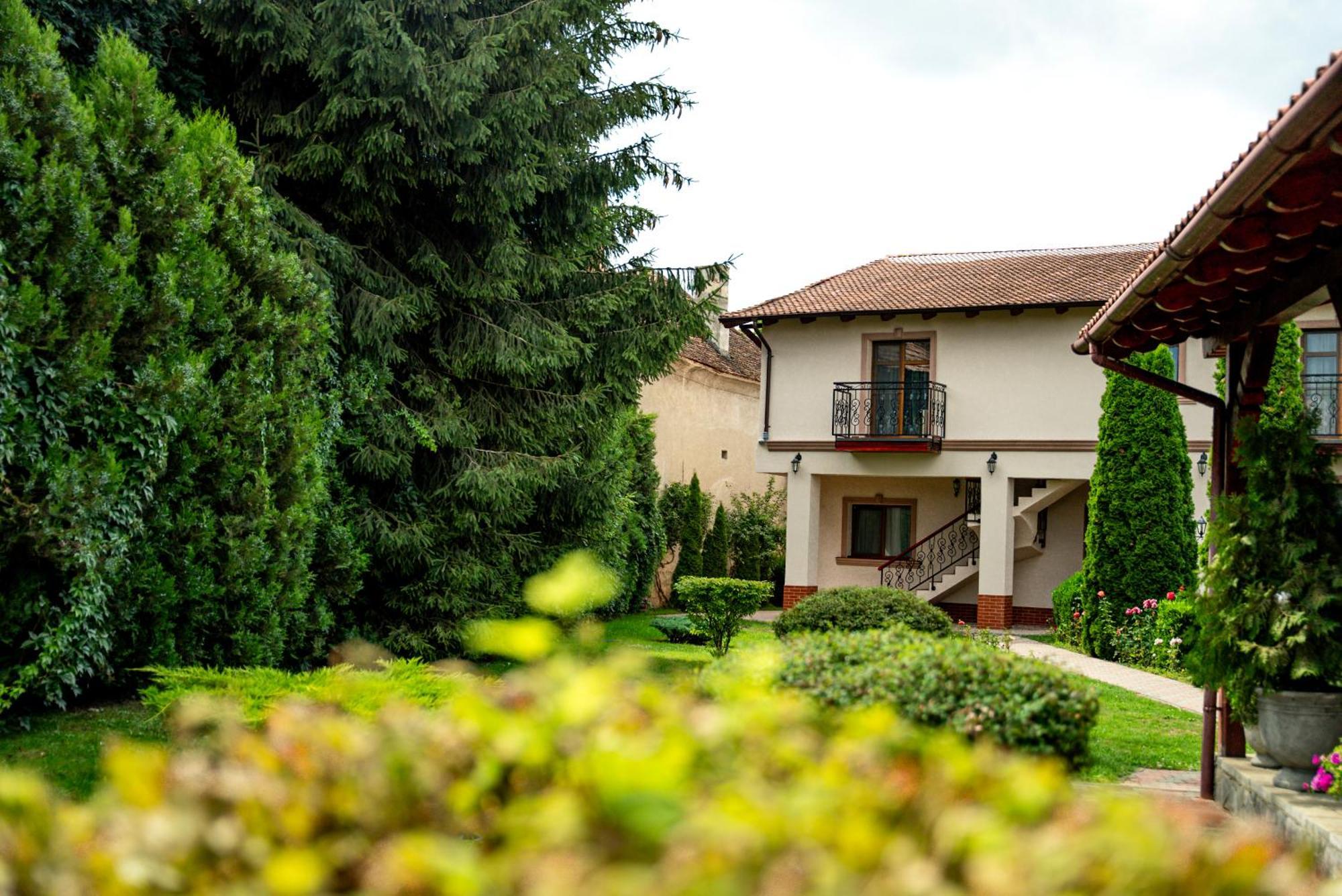Boutique Marlen Bed & Breakfast Ghimbav Екстериор снимка